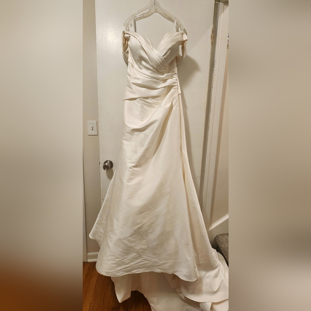 MAKE AN OFFER! Morilee Stacey Wedding Gown- Ivory, Size 12 - Picture 5 of 11